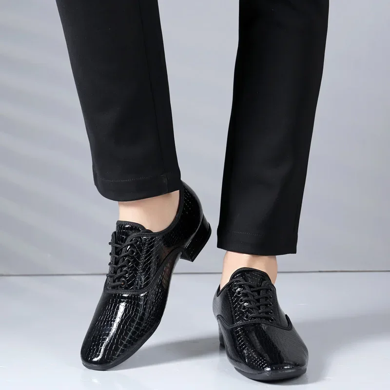 Men's Modern Dance Shoes Man Square Dance Outdoor Dance Latin Jazz Shoes Indoor Suede Sole Ballroom Waltz Heels Shoes