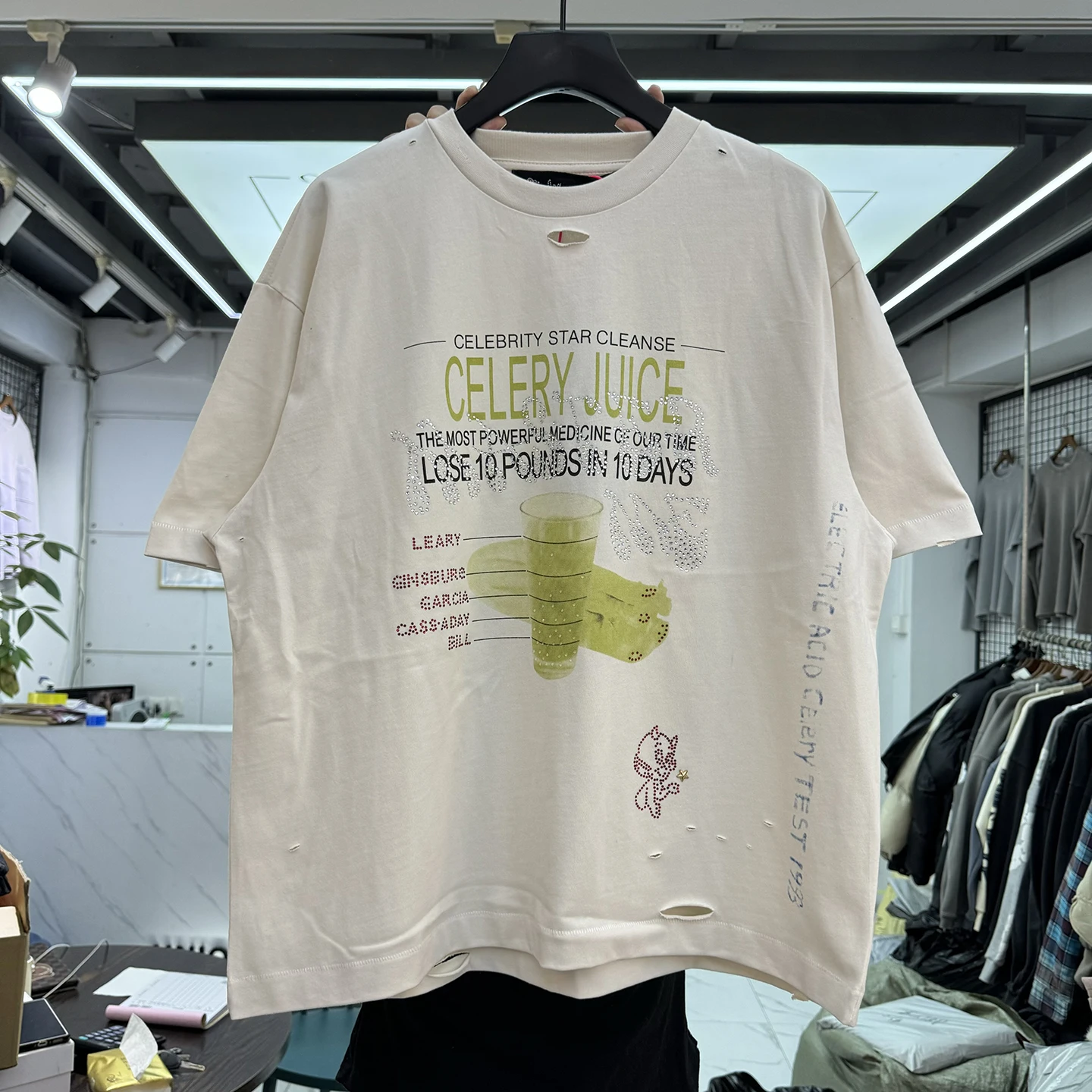 

Женская футболка оверсайз в стиле американского кэжуал с круглым вырезом, с принтом «бриллианты» и разрезами по низу