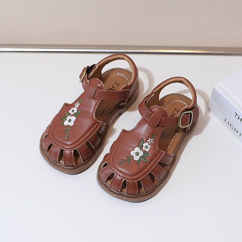 2023 Sweet Princess Sandals Summer New Covered Toes Embroidered French Style Baby Girls Simple Flat Casual Dress Shoes National