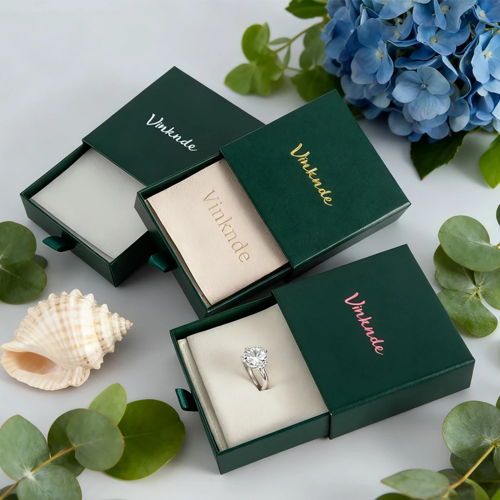 

100 комплектов персонализированных рождественских зеленых бумажных ящиков внутри с индивидуальным логотипом, конверт для ювелирных изделий, сумка с клапаном из микрофибры, сумка для упаковки