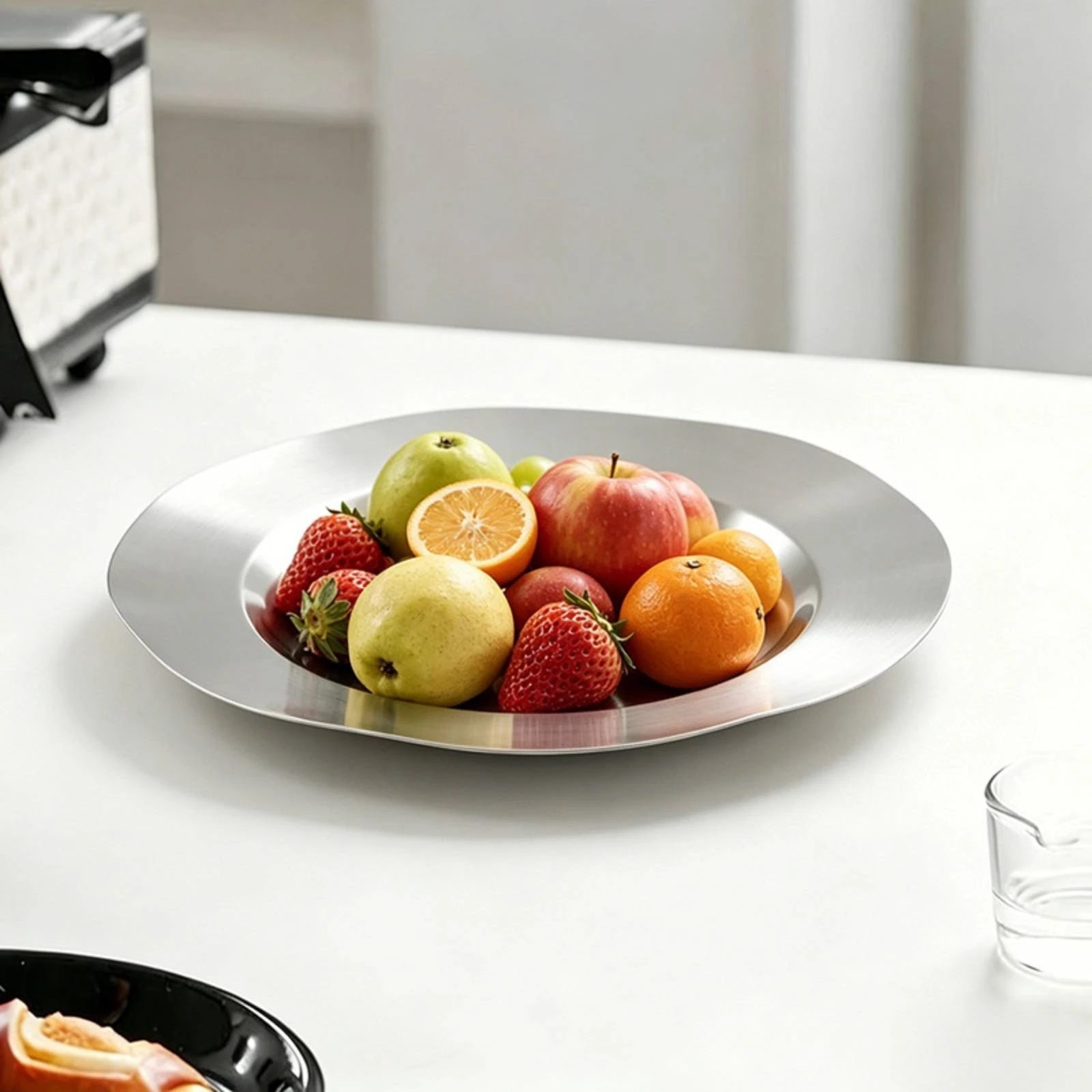 Irregular Round Fruit Plate Metal-Finish Serving Tray with Wide Rim Fruit Tray Low-Profile Round Serving Platter Versatile