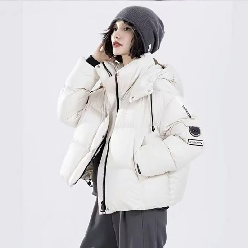 

Шикарный короткий пуховик с капюшоном, женское пальто, новинка зимы 2025 года, теплая толстая парка, модная свободная студенческая одежда для хлеба