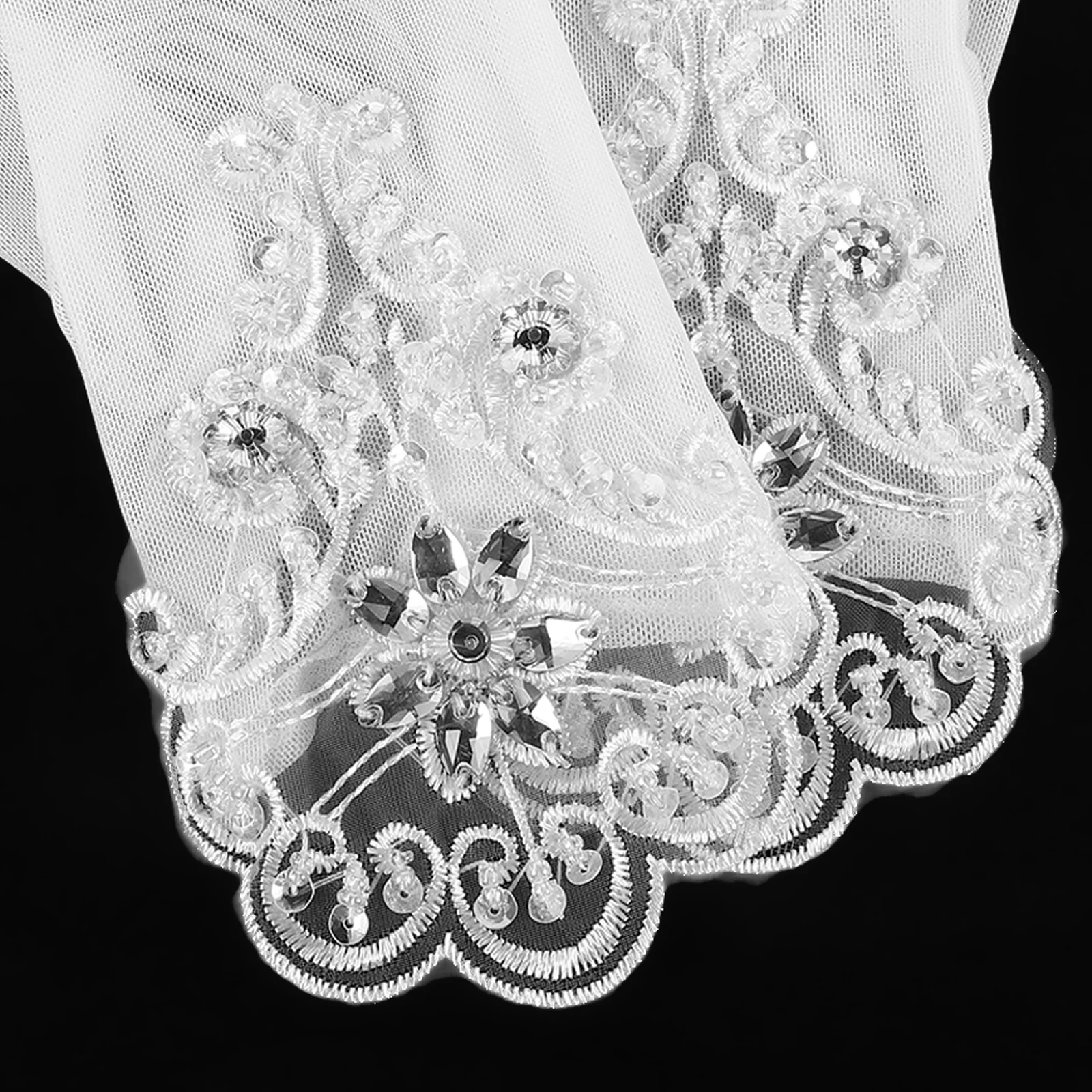 

Elegant White Lace Bridal Gloves Short Mesh Embroidered Beaded Vintage Fingerless Detachable Wedding Arm Sleeves Classic Sheer