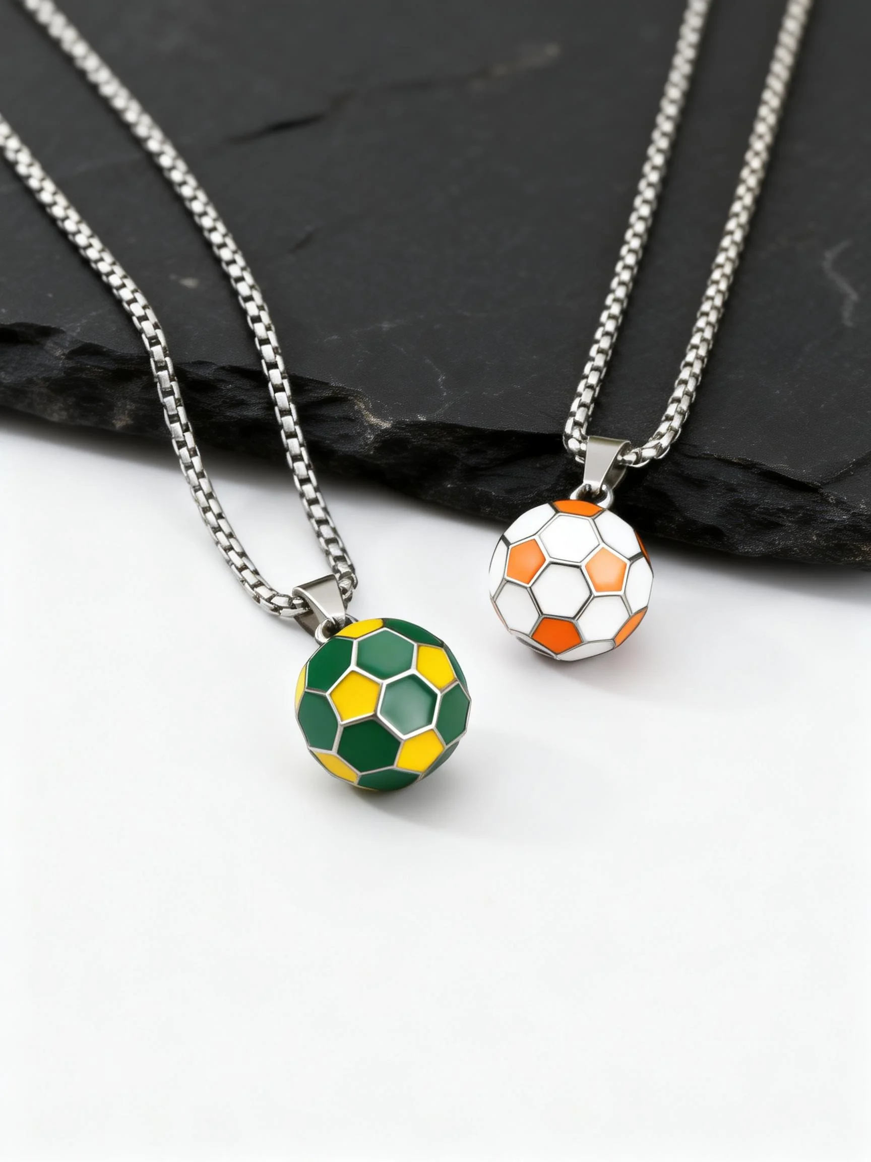 Fußball-Halskette für Herren, klassische Fußball-Anhänger-Halskette aus Edelstahl, Fußball-Fan-Schmuck – Detail 2