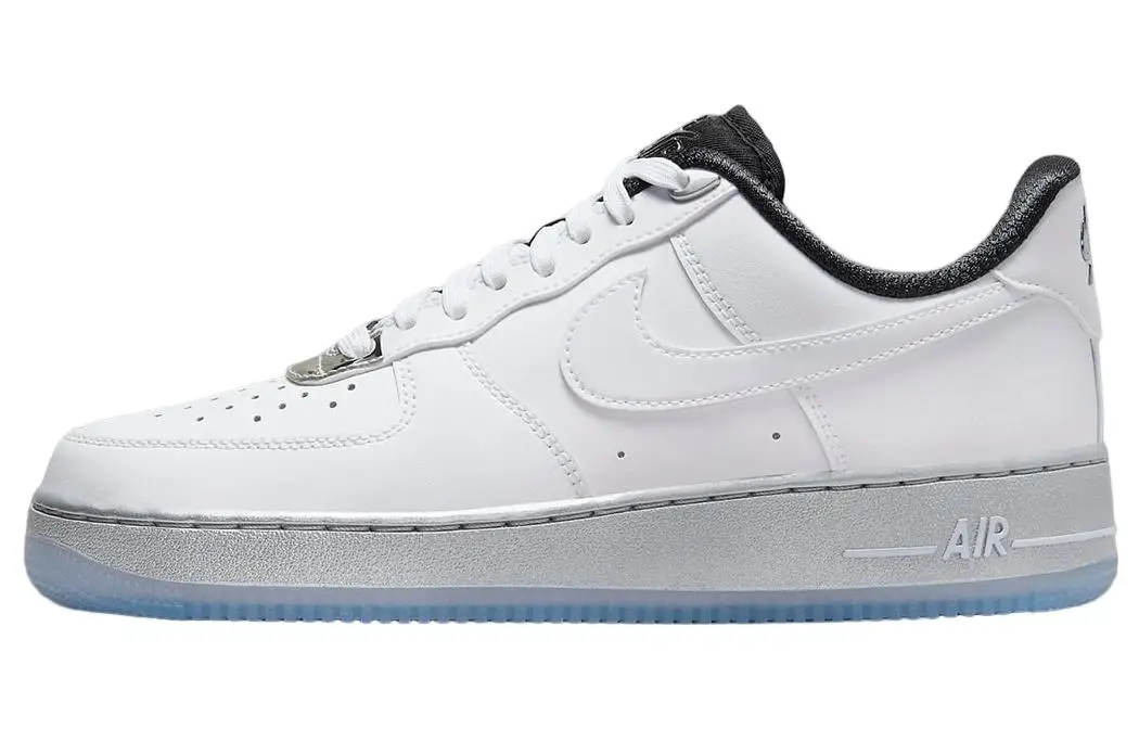 

Женские кроссовки Nike Air Force 1 '07 SE, белые, хромированные