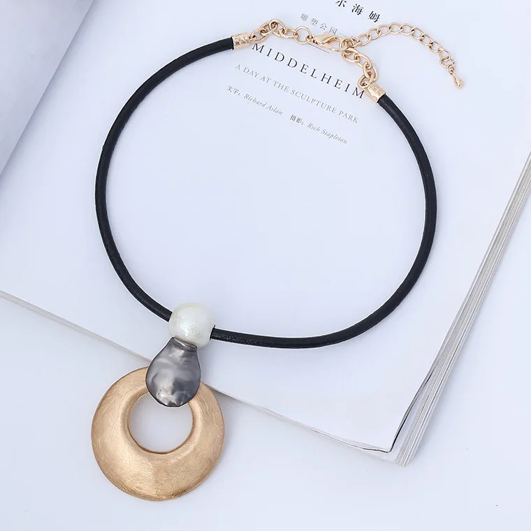 Alloy Round Pendant & Necklace For Women Chunky Circle Pendant Necklcae New Pearl Punk Jewelry