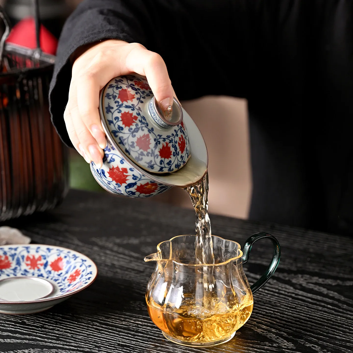 High-End Jingdezhen Blue and White Clay Glazed Red Interlock Branch Gaiwan Non-Scald Tea Brewing Bowl Household Ceramic Cup