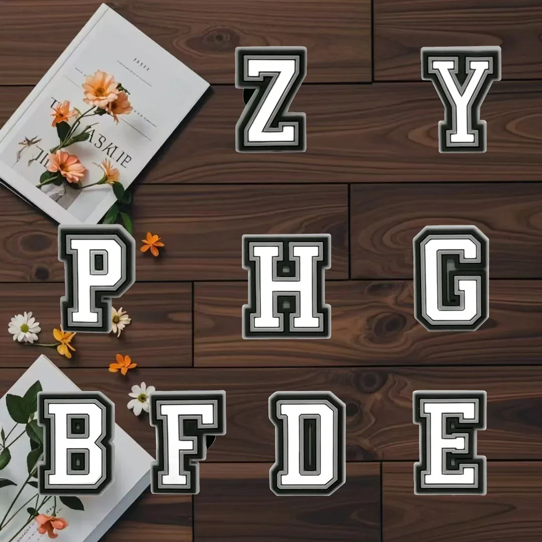 クロックス用のバルクの靴チャーム,a b cの文字,クロックスの装飾,ジーンズと女性用のピン,クロッグクリップ,アクセサリー,100個