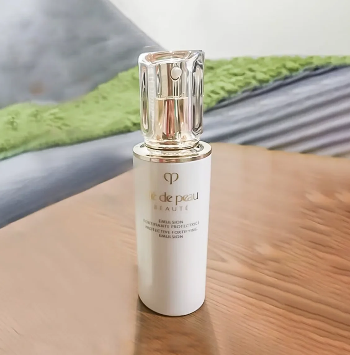 Cle de Peau Beaute CPB Day Moisturizer 125ml - Brightening Firming Anti-Aging Cream with SPF, Daily Hydrating Sunscreen Makeup