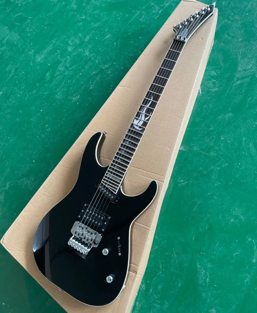 Guitarra eléctrica de 6 cuerdas negra brillante de fábrica con 27 trastes, patrón de llama, oferta personalizada