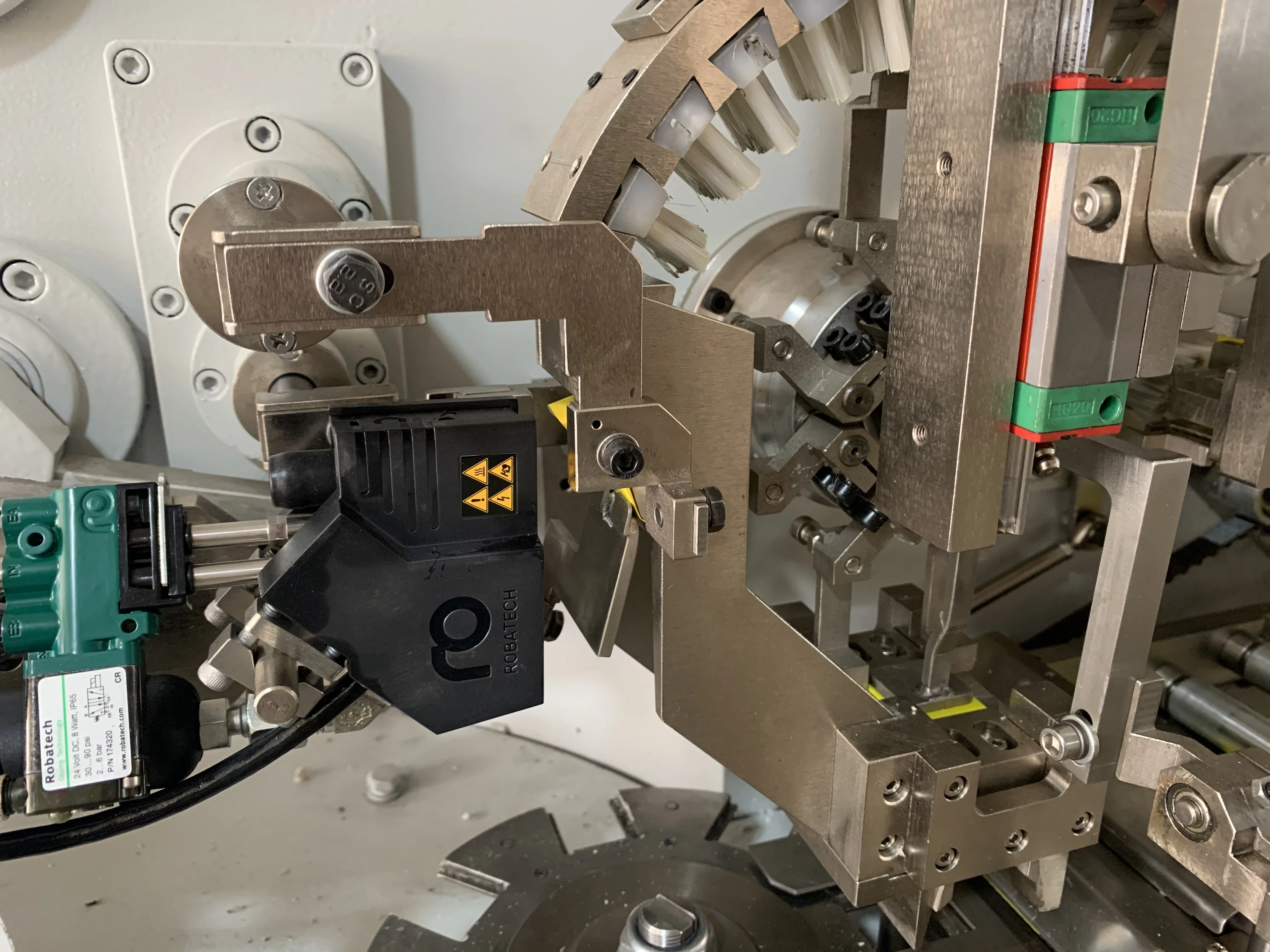 Custom price cheap automated multi function fold small solid soap packaging machine