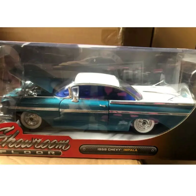Static Die Casting 1:24 Scale Simulation Chevy Impala Alloy Coupe Collection Memorial Car Model