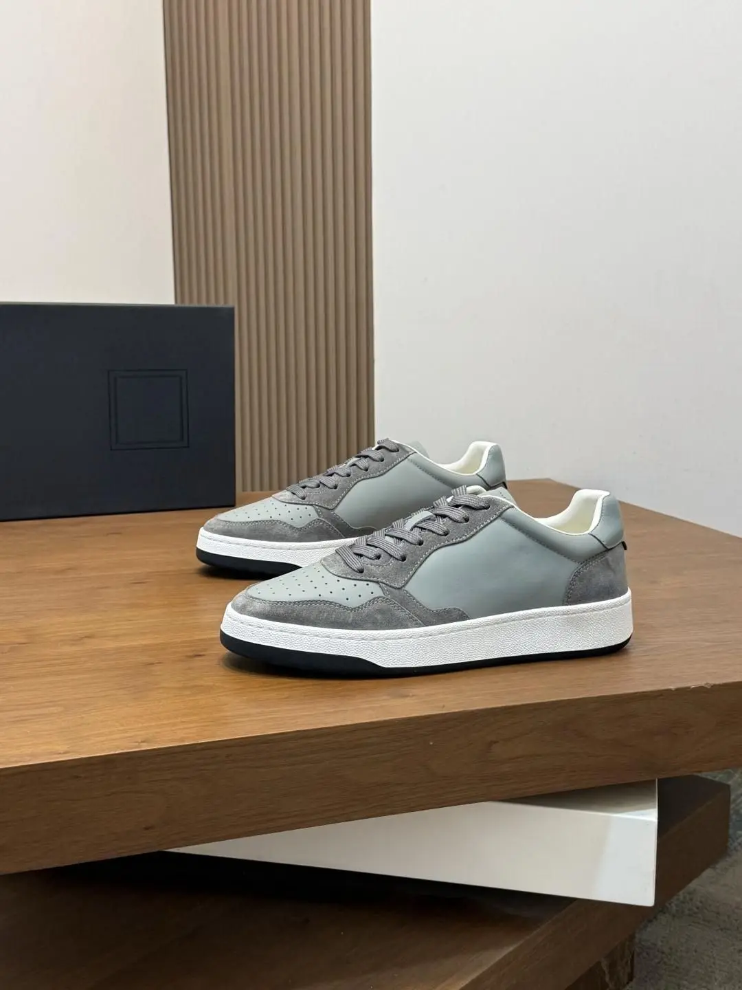 Unisex Fashion Lace Up Board Sneakers Vintage Grey Mixed Material Upper Thick White Sole All Match Street Footwear