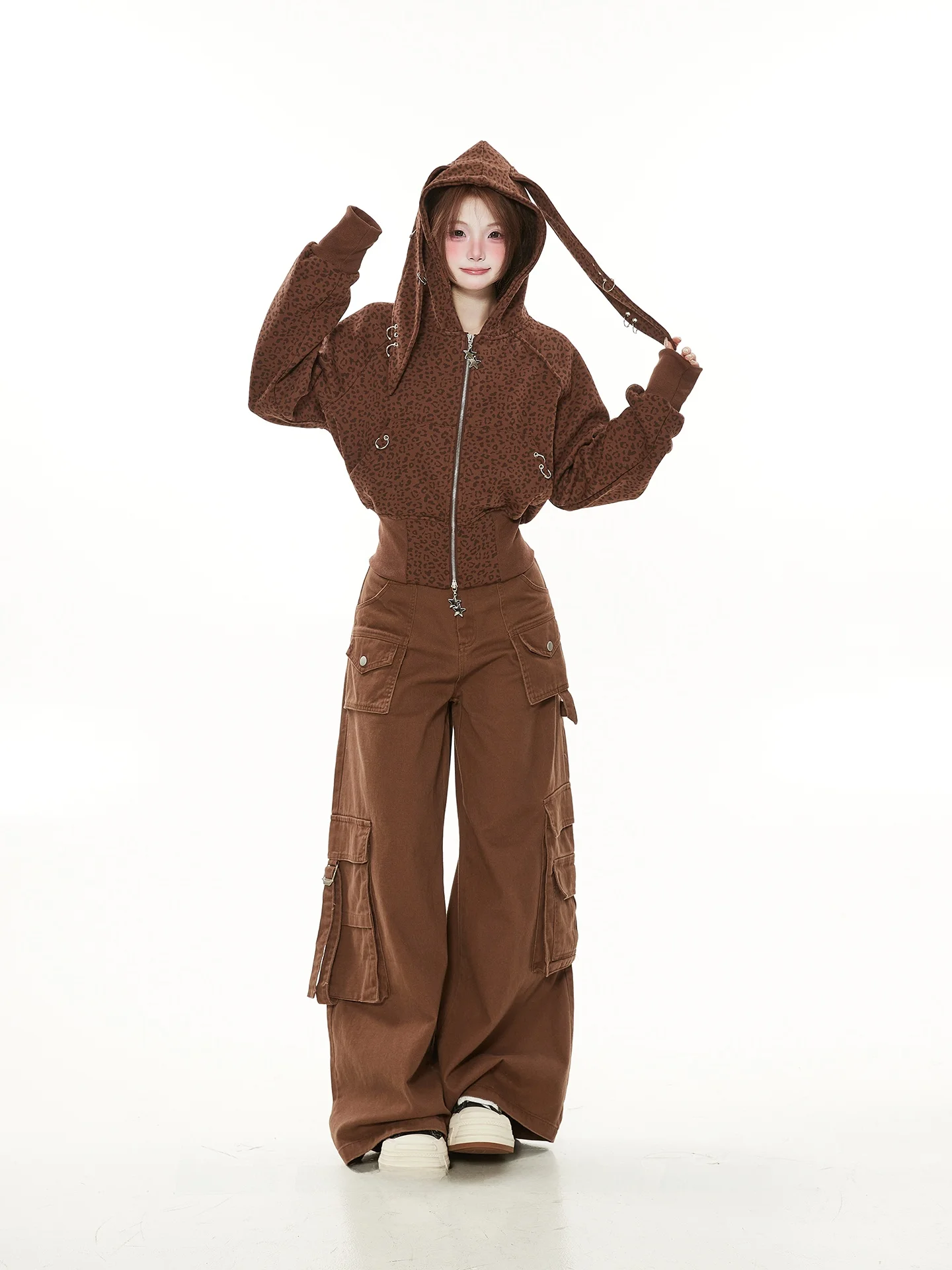 

Модная женская короткая куртка 2026 года с капюшоном в виде кроличьих ушек, крутая и элегантная, с леопардовым принтом, весна-осень, для повседневной носки, из смесового хлопка