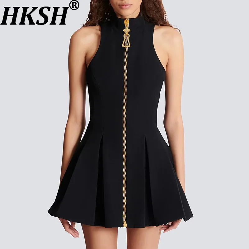 

HKSH 2026, весна-лето, новое женское сексуальное короткое платье без рукавов на молнии с талией, облегающее плиссированное шикарное платье трапециевидной формы HK17411