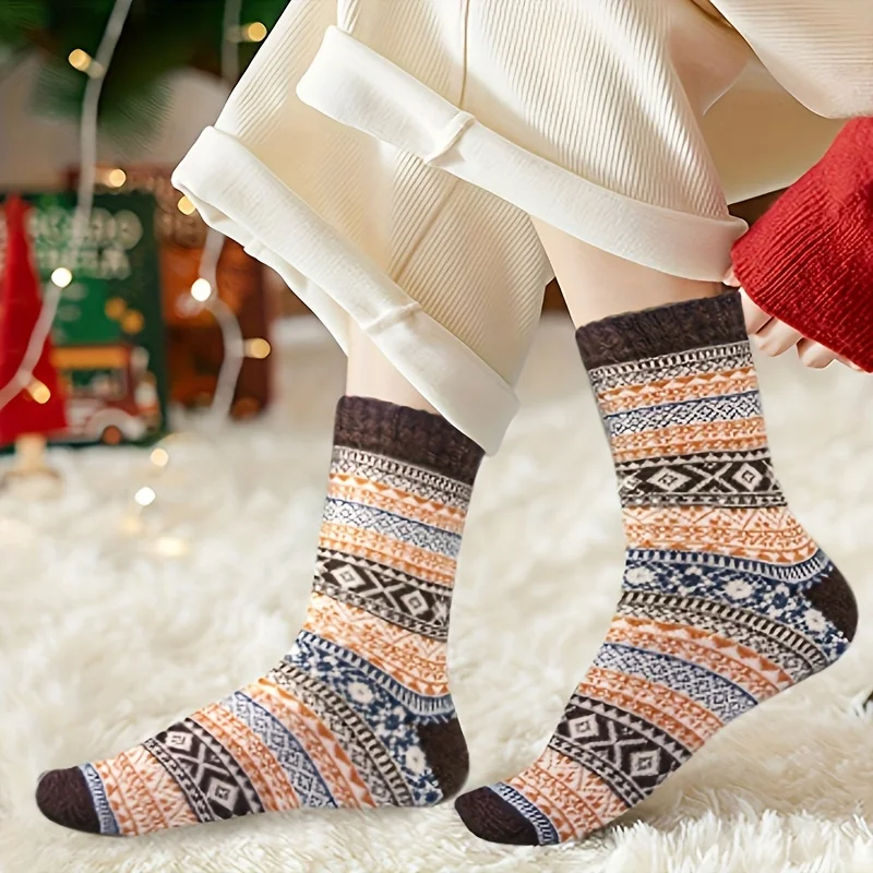 5 Pairs of Winter Retro Thick Warm Socks, Soft and Comfortable, Outdoor Sports Warm Socks - The Best Gift for Women and Men view 4