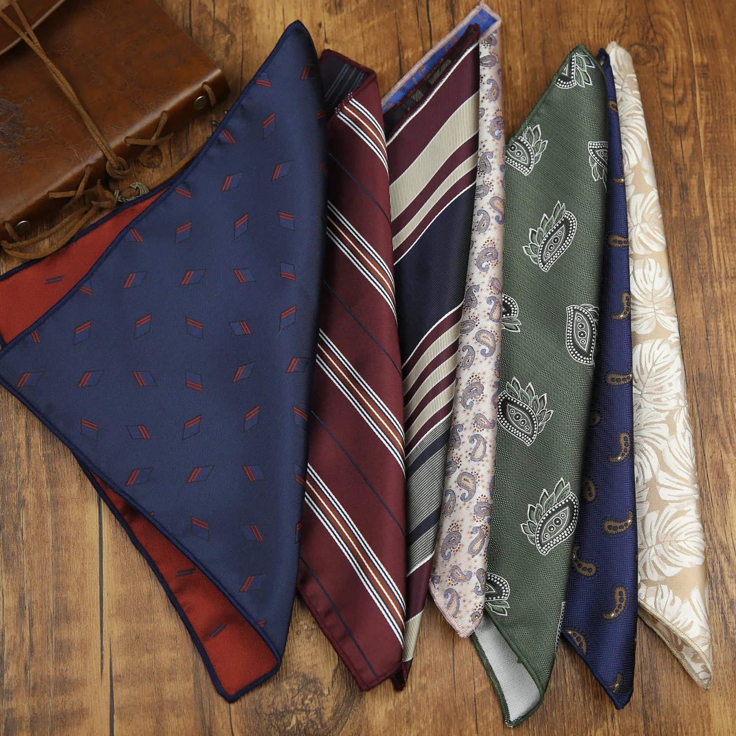 Lenço de Bolso Masculino de Luxo 23cm em Poliéster, Estampa Paisley Marrom Colorida, Acessório para Ternos de Noivo e Casamento - Moda 2026