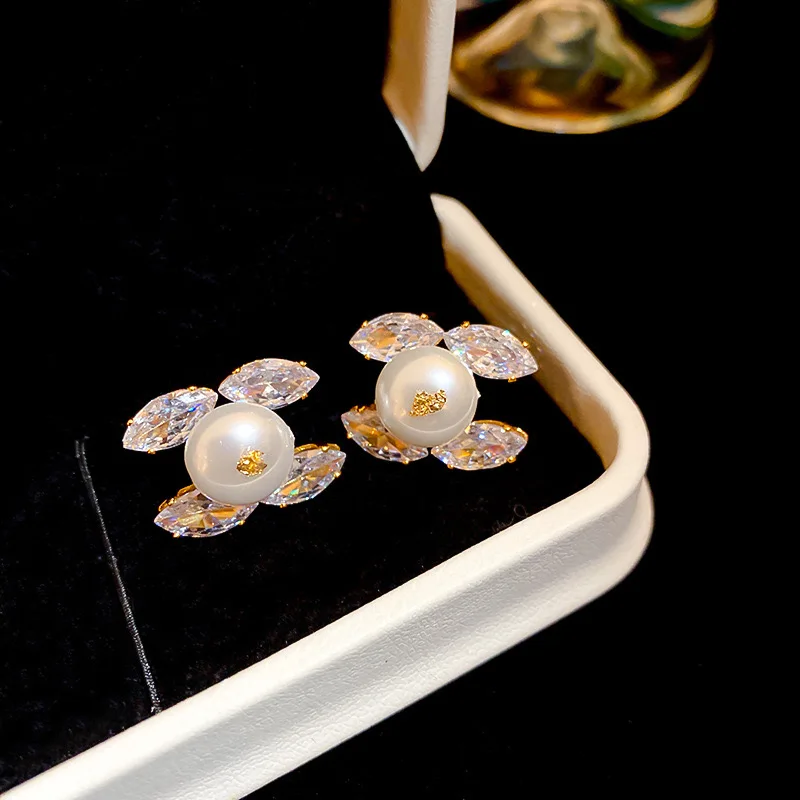 

1.6cm*1.9cm New Earrings Luxurious Elegant with Pearls and Zirconia – Perfect for Everyday Wear