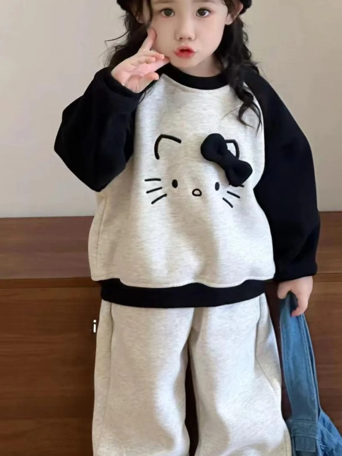

Комплект из толстовки и брюк для девочек, повседневная одежда с мультяшным принтом, модный детский костюм из двух предметов
