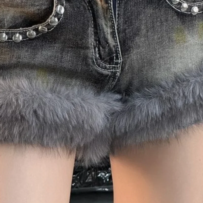 Denim-Shorts für Damen, Flauschige Streetwear mit Nieten, Hot Pants für Frauen, Frühling Herbst, Sexy Bandage-Hosen, Kurze Hosen im Y2K American Retro-Stil – Detail 5