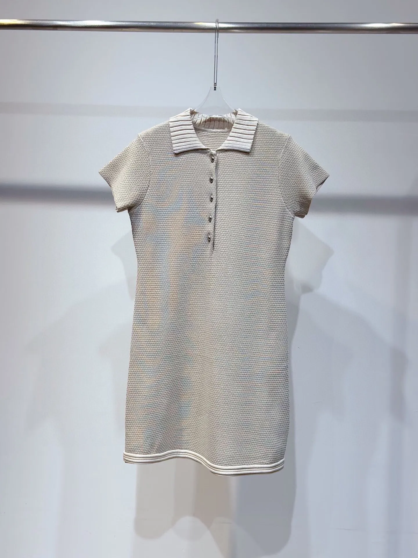 

2024 Summer New Women's Wear Minimalist polo collar with rolled edges, small gray slim knit dress 0504