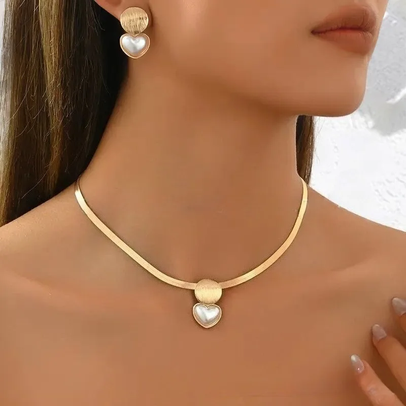 

Elegant Clavicle Geometric Heart Pendant Necklace Earrings Jewelry Set, French Vintage Women