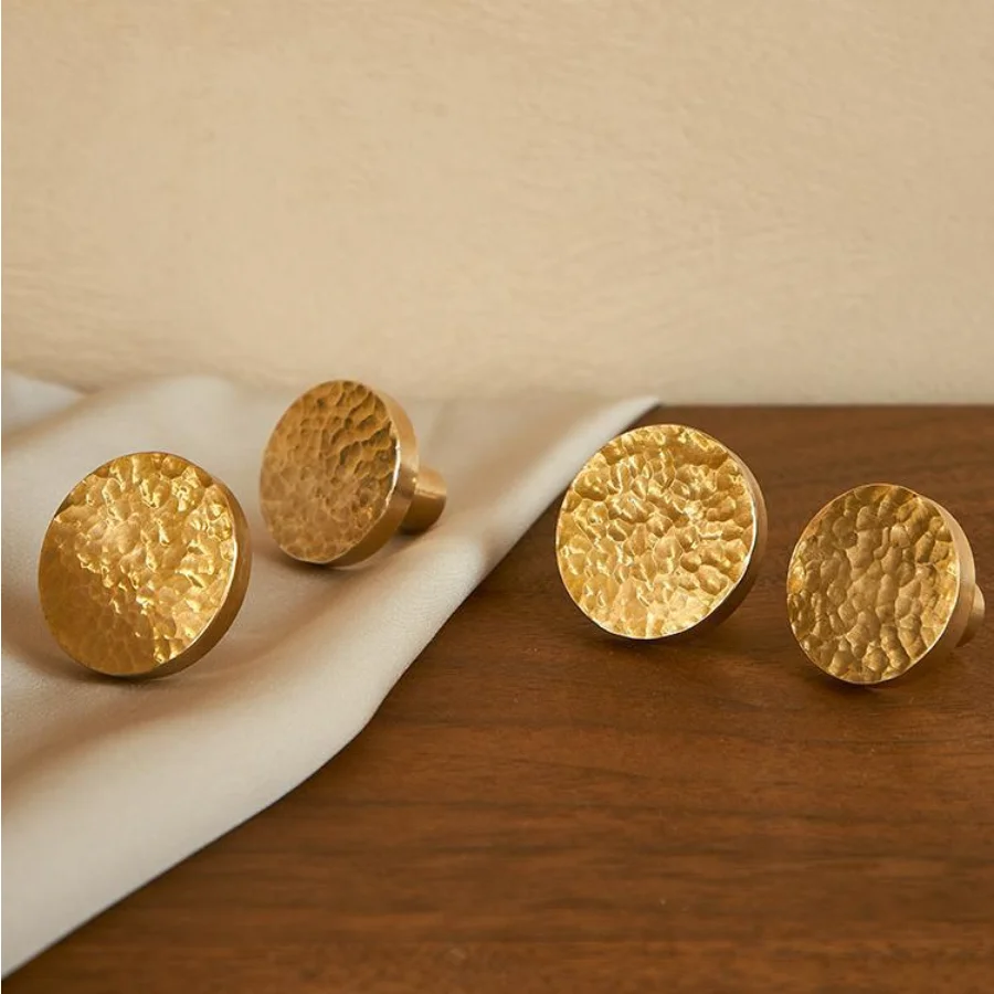 

Patterned Brass Single Hole Furniture Handles Knobs Light Luxury Round Gold Handle Wardrobe Dresser drawer Cabinet Knob