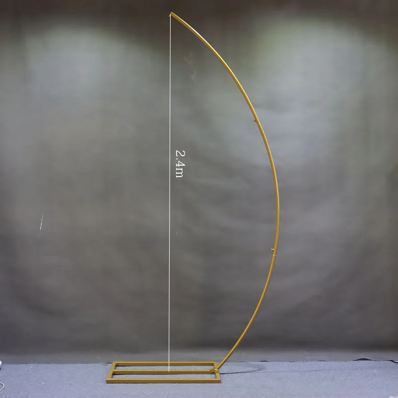 Gold-plated curved chandelier, vertical hand-forged iron cake and five-star wedding flower display