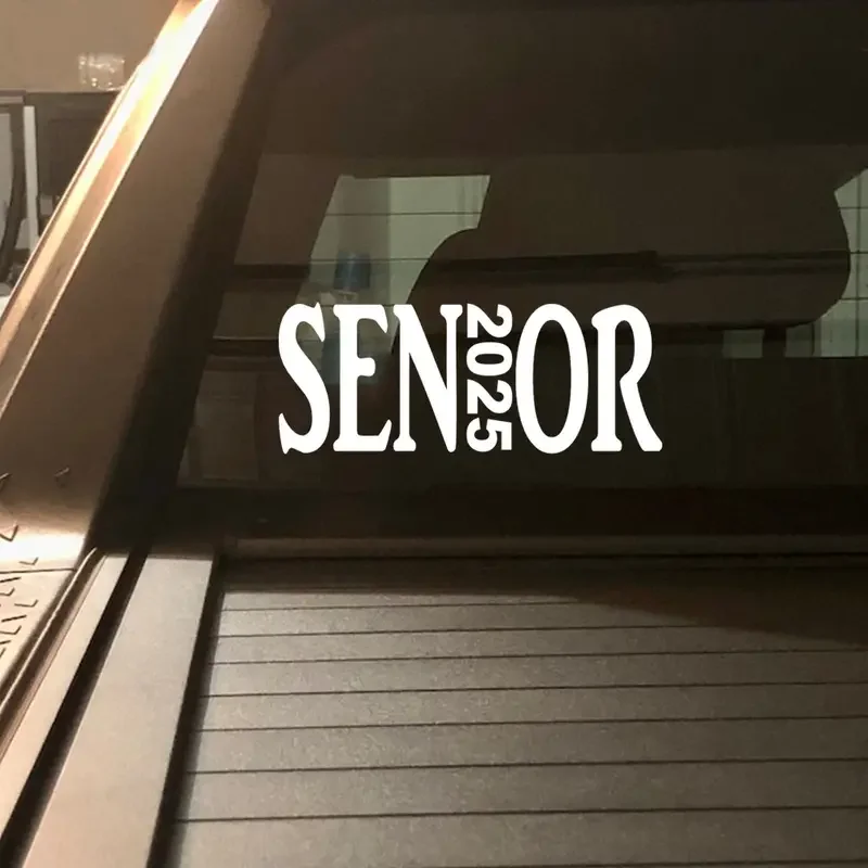 ملصق فينيل ممتاز من الدرجة الأولى لعام 2025 - ملصق نافذة سيارة متين، 7.5 × 3 بوصة، للاستخدام الخارجي حتى 6 سنوات