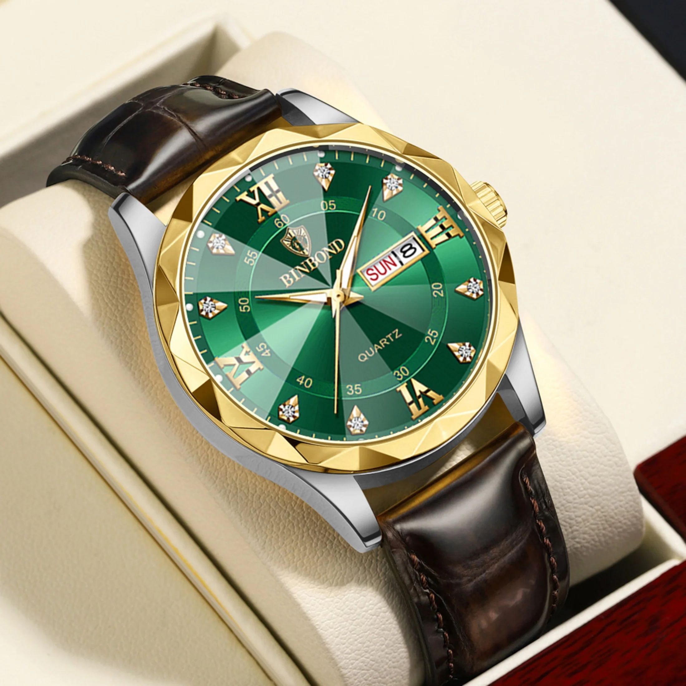 

Роскошные мужские деловые часы, водонепроницаемость 30 м, кожаный ремешок с зеленым светящимся бриллиантом и календарем даты, мужские кварцевые часы в подарок 2521