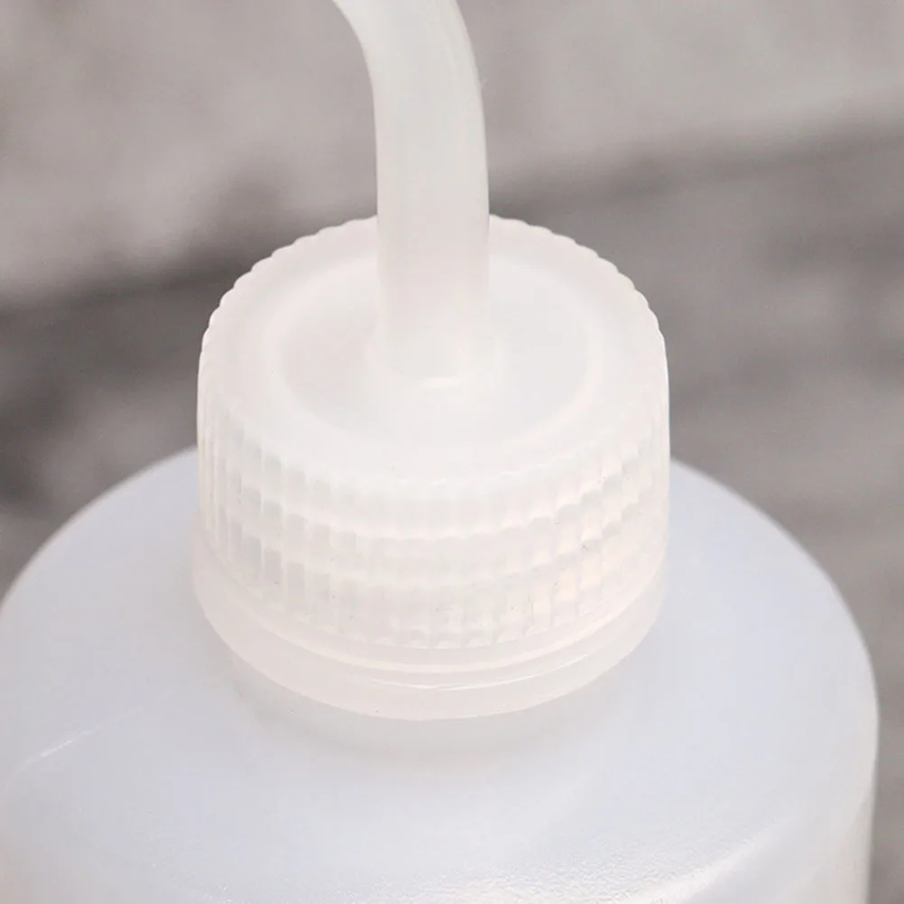 

250ml Bent Spout Plastic Wash Bottle Clear Flexible Leak Proof Squeeze Bottle for Gardening Laboratory Fluids Soap Holder