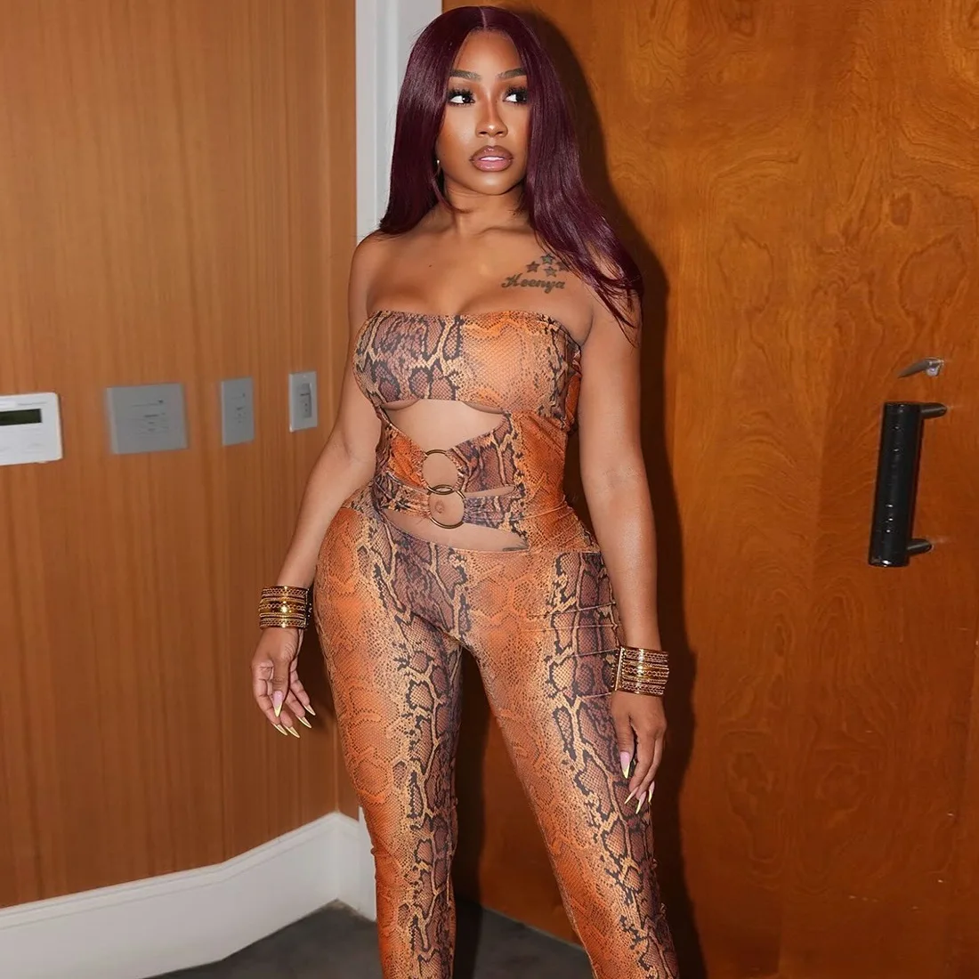 بدلة قفز مثيرة بدون حمالات مطبوعة على شكل ثعبان للنساء Y2K 2025 حلقة معدنية مجوفة صيفية قابلة للتمدد ملابس منتصف الليل للنشاط محب #1