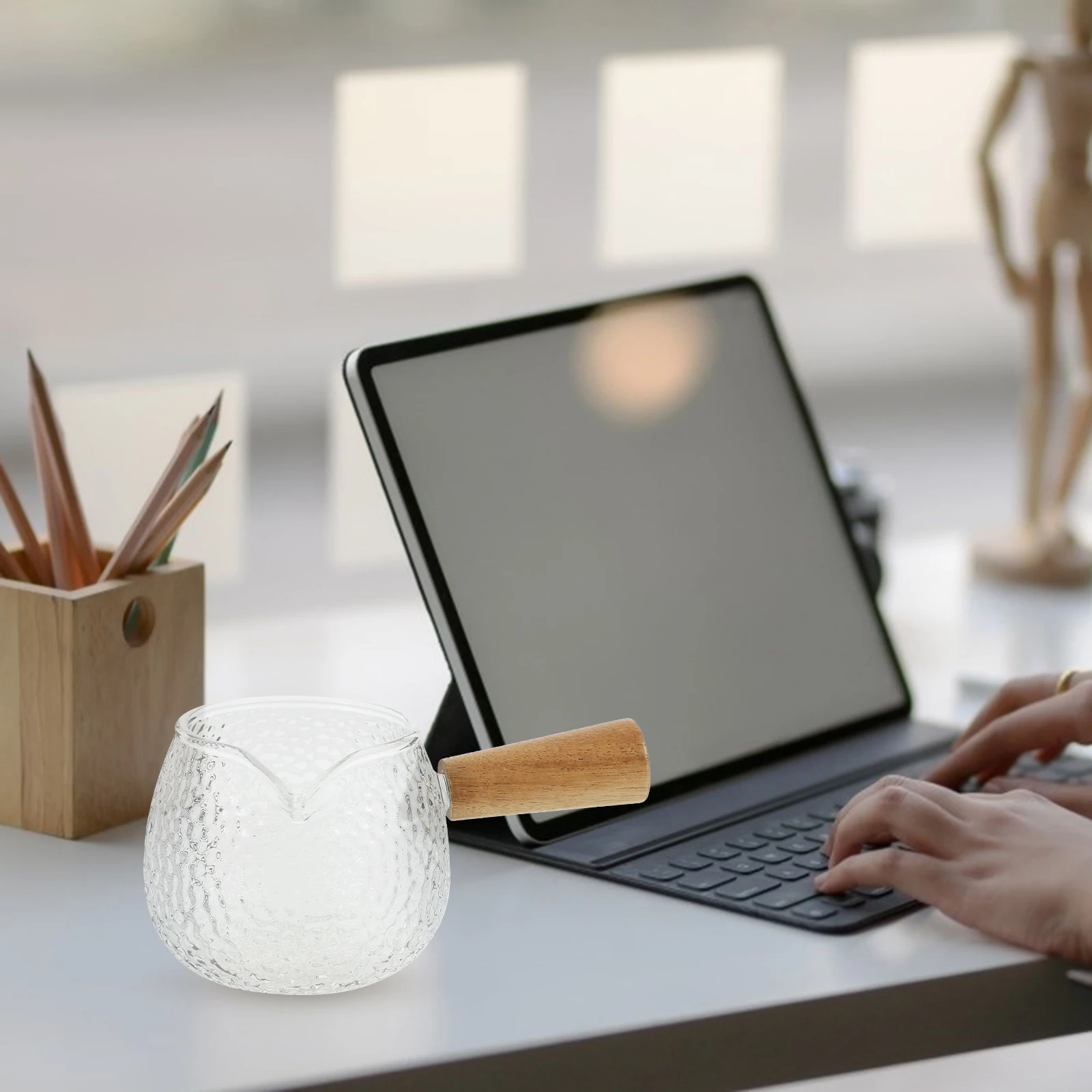 

1pc Wooden Handle Glass Milk Pitcher Minimalist Design Heat-Resistant For Home Office Travel Use Small Glass Pitcher Creamer