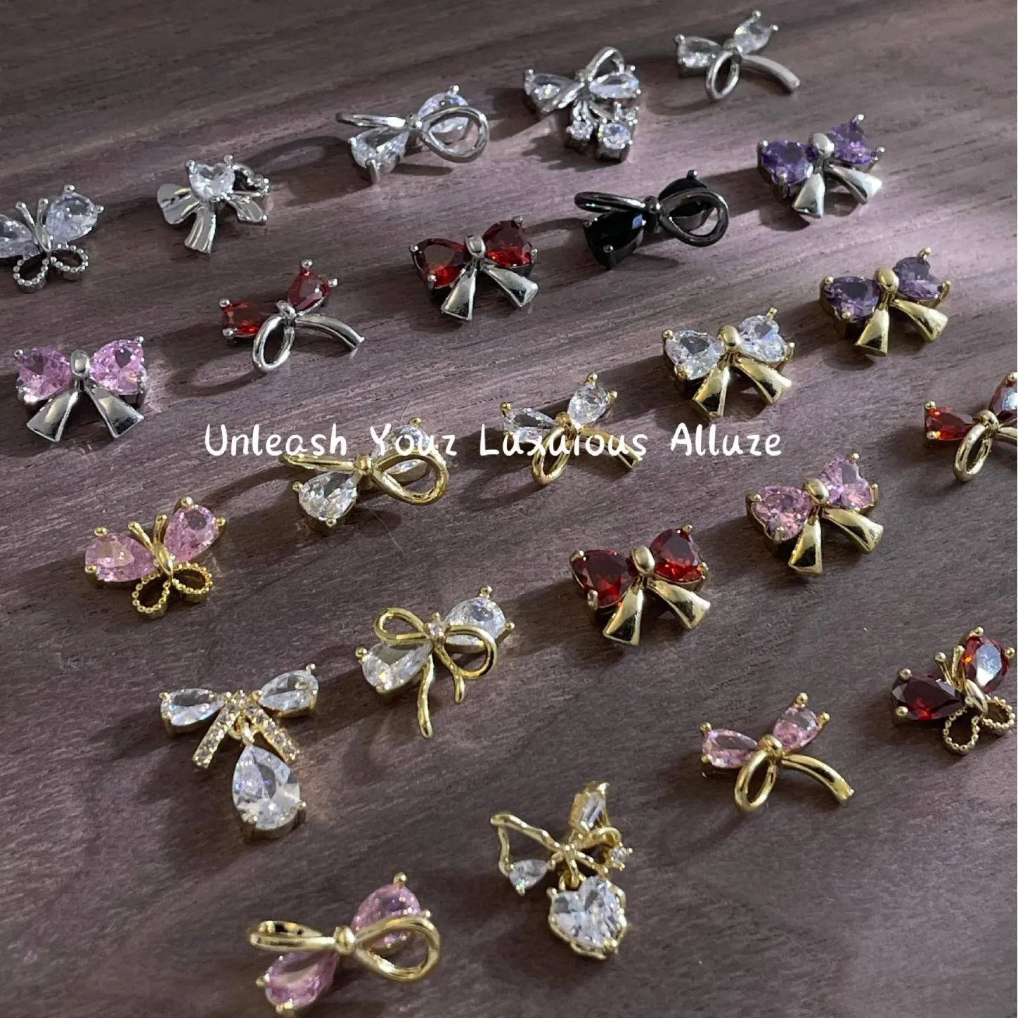 4PCS Kaniu handgemachte Nail Art Studs Gold Silber Schmetterling rot klar Kristall Strasssteine für Frauen Mädchen Maniküre