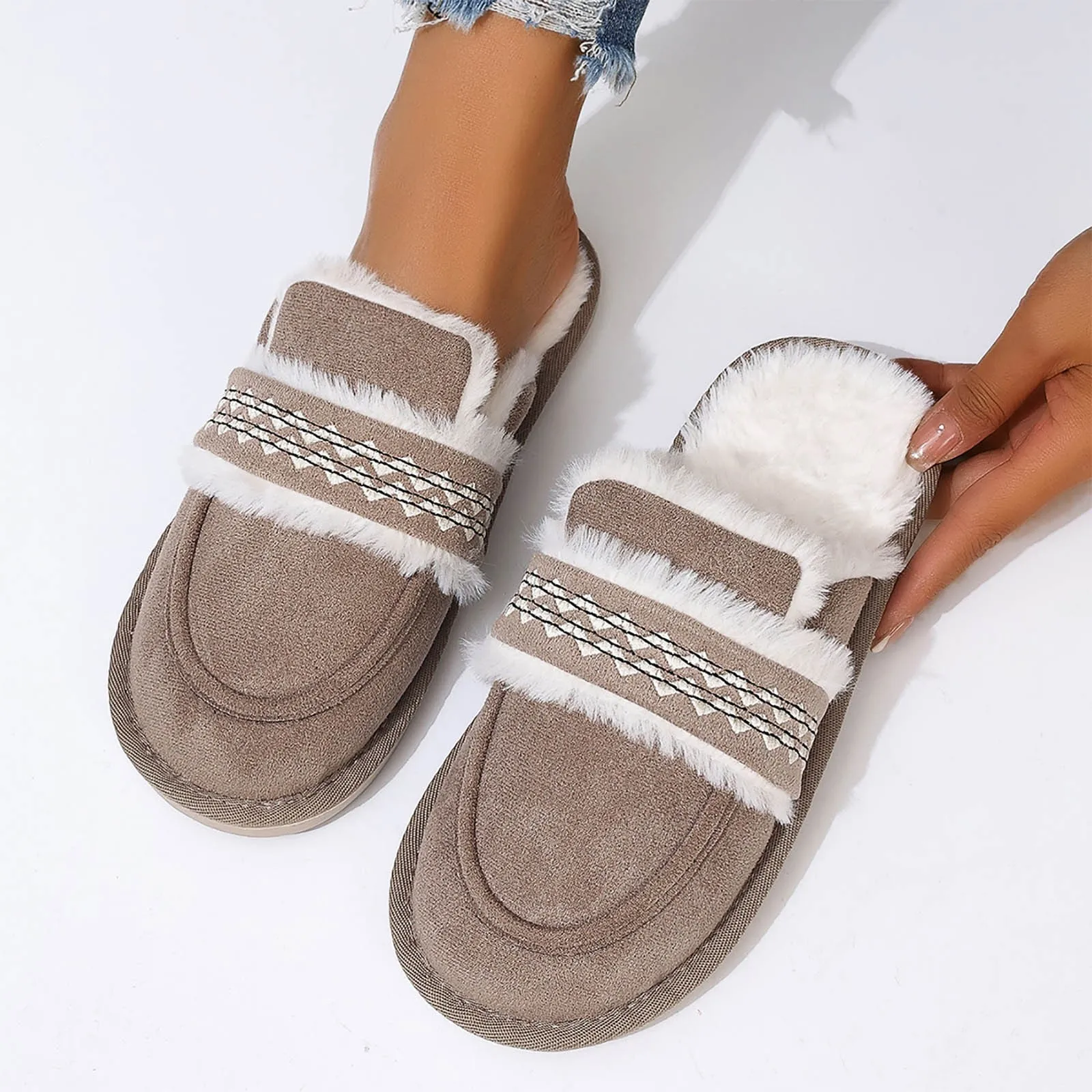 

Ladies Outdoor Indoor Furry Shoes with Embroidery Details Shearling Lined Mule Slippers Woman Closed Toe Warm Plush Slides