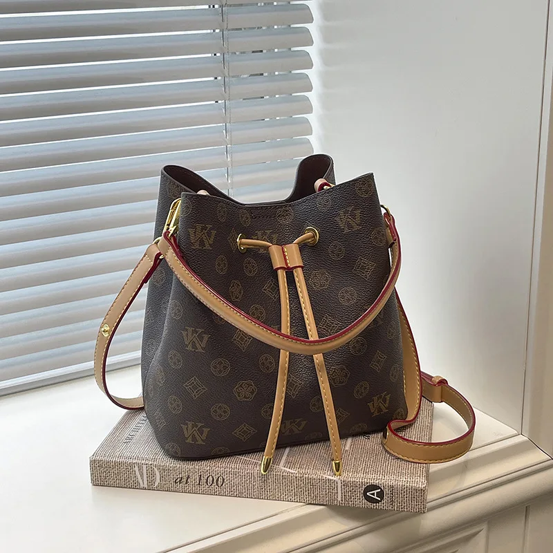 

Женский рюкзак с винтажным принтом, модная сумка для ноутбука большой вместимости 2025 года, трансформируемая сумка через плечо, уникальный минималистичный стиль ​