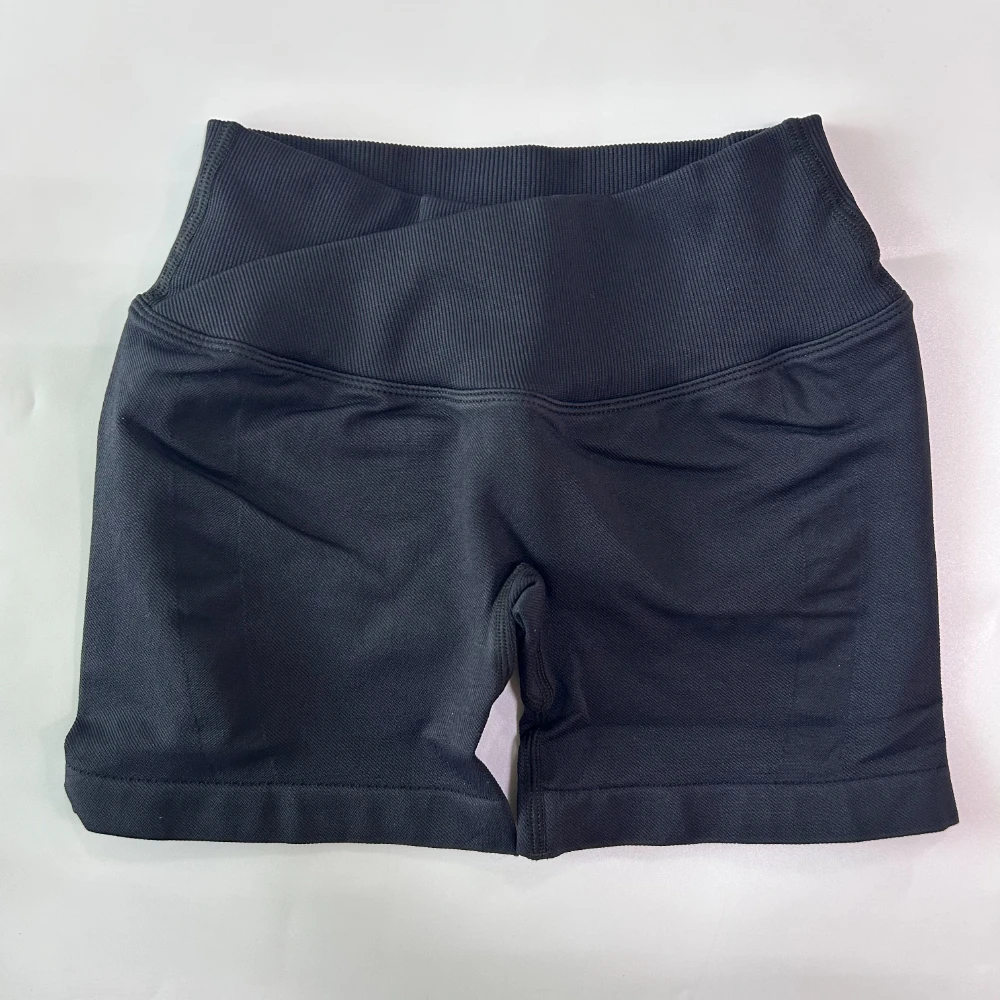 Pericic 4,5'' Yoga-Shorts für Damen, Kreuzmuster, Niedriger Bund, Gerippte Nahtlose Gym-Shorts, Workout-Fitness-Shorts mit Scrunch-Butt-Effekt, Sport-Laufshorts – Detail 14