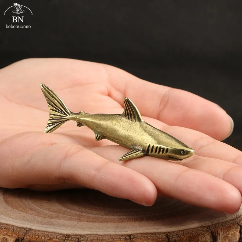 Tiburón de latón macizo, adorno pequeño, estatuilla de Metal de Animal, té, mascota, escritorio, decoración de escritorio de oficina, colección de artesanías, decoración del hogar