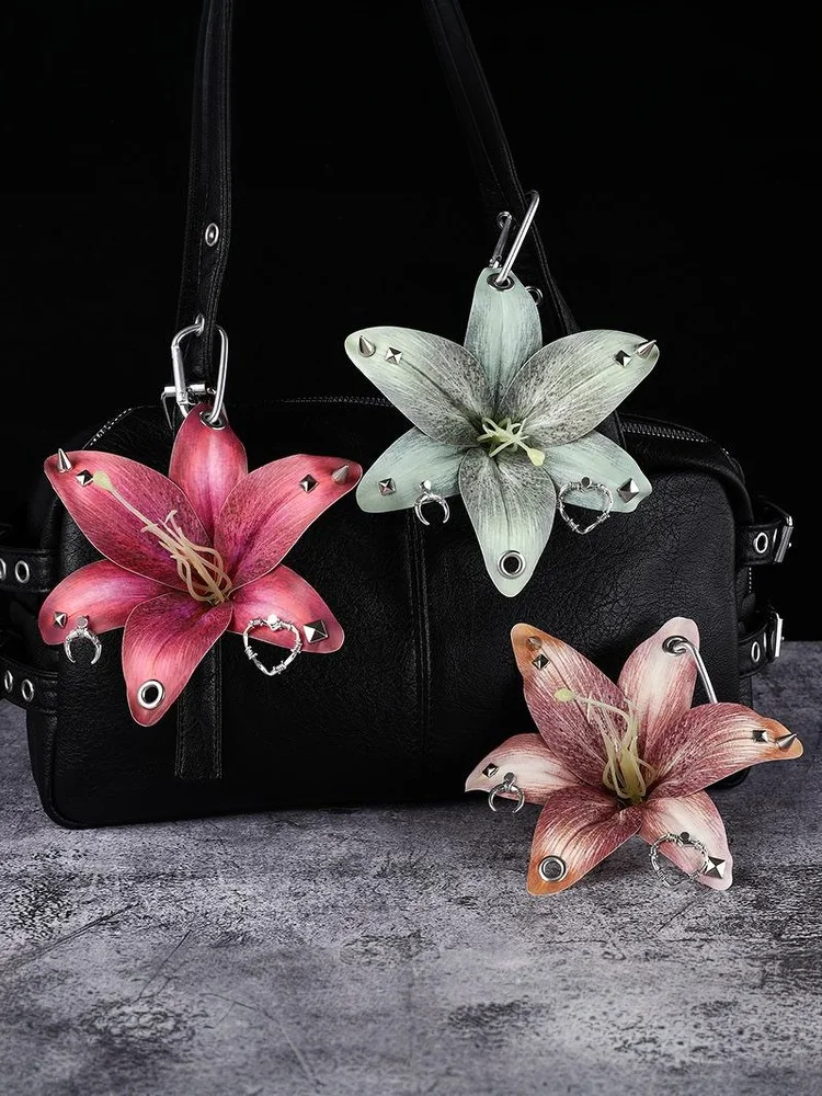 Kreativer Schlüsselanhänger mit Lilien-Blumen-Imitation, Rucksack-Dekoration, Accessoires, Geschenke – Detail 6