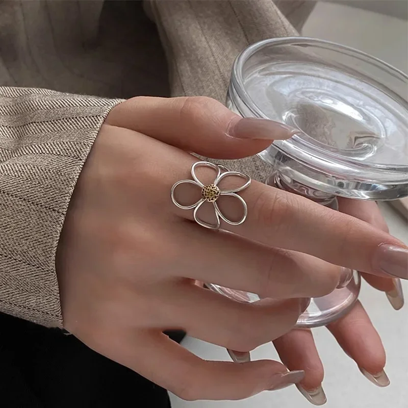 خاتم ديزي مجوف فضي اللون للنساء والفتيات إبداعي عتيق بسيط عصري حلو أنيق مجوهرات للحفلات اليومية هدية