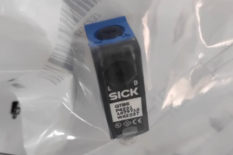 New Original GTB6-P4231 NO.1079712 reflective photoelectric sensor