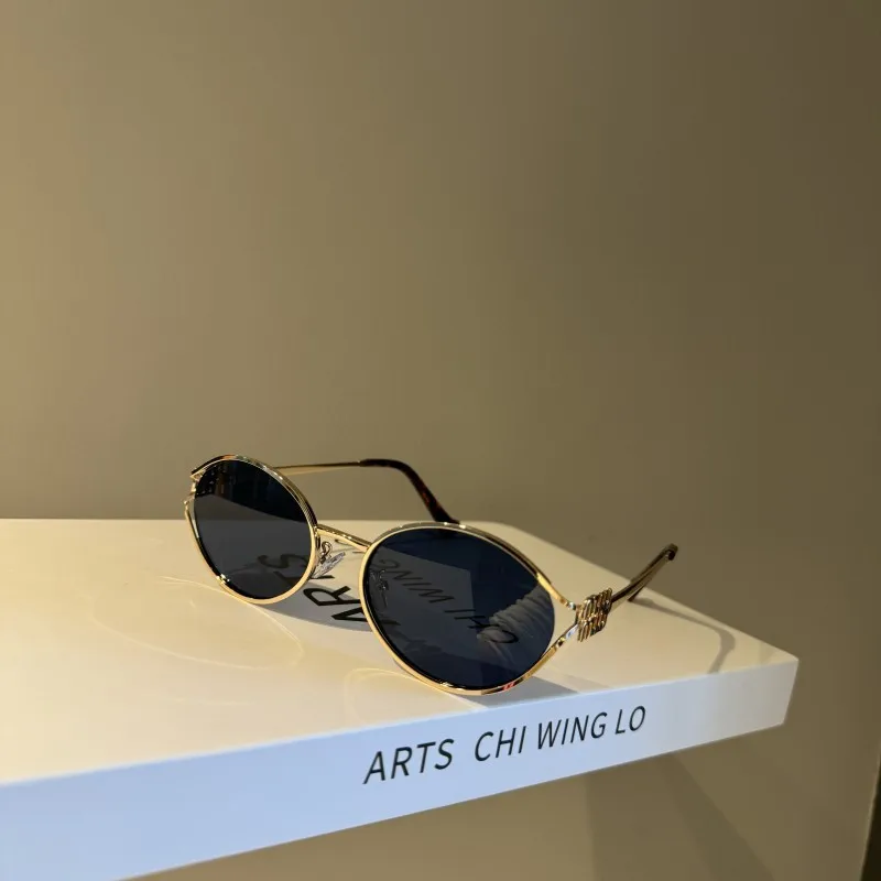 موضة جديدة العلامة التجارية البيضاوي النظارات الشمسية للنساء الرجعية إطار صغير امرأة رجل المعادن القط العين نظارات ظلال UV حماية نظارات شمسية