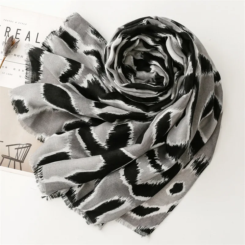 Vintage Gray Printed Leopard Scarf Female Autumn Muslim Women Hijab Scarves Large Size Headband Handkerchief Women\'s Bandana