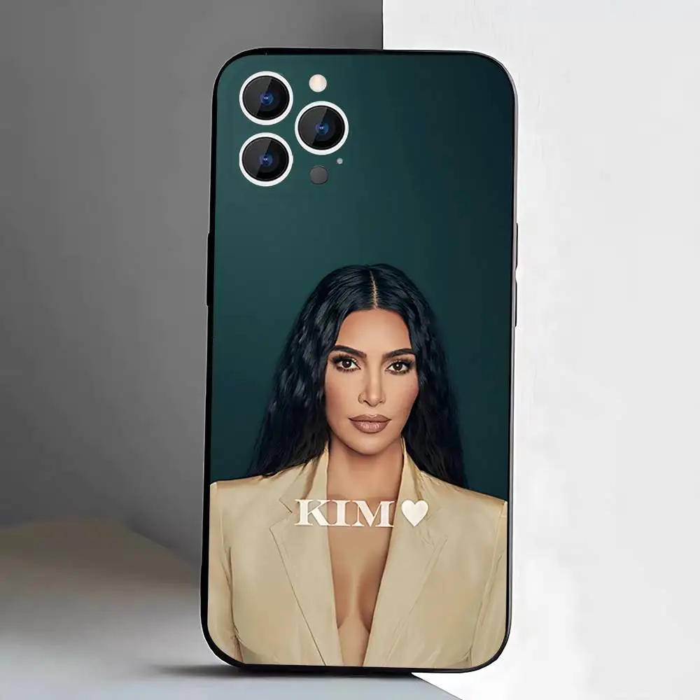 K-Kim K-Kardashians Capa de telefone engraçada para iPhone 17,16,15,14,13,12,11,Pro,XS,Max,XR,Plus,E,SE4,Mini capa macia preta