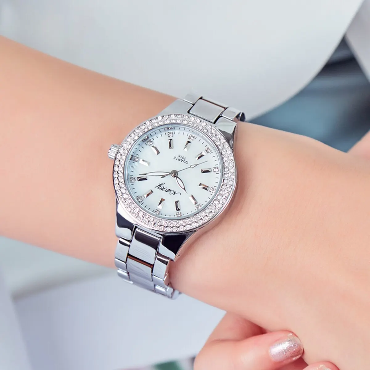 Women's Elegant Casual Goldn Watch Crystal Diamond Inlaid Watch Stainless Steel Silver Waterproof Quartz Watch