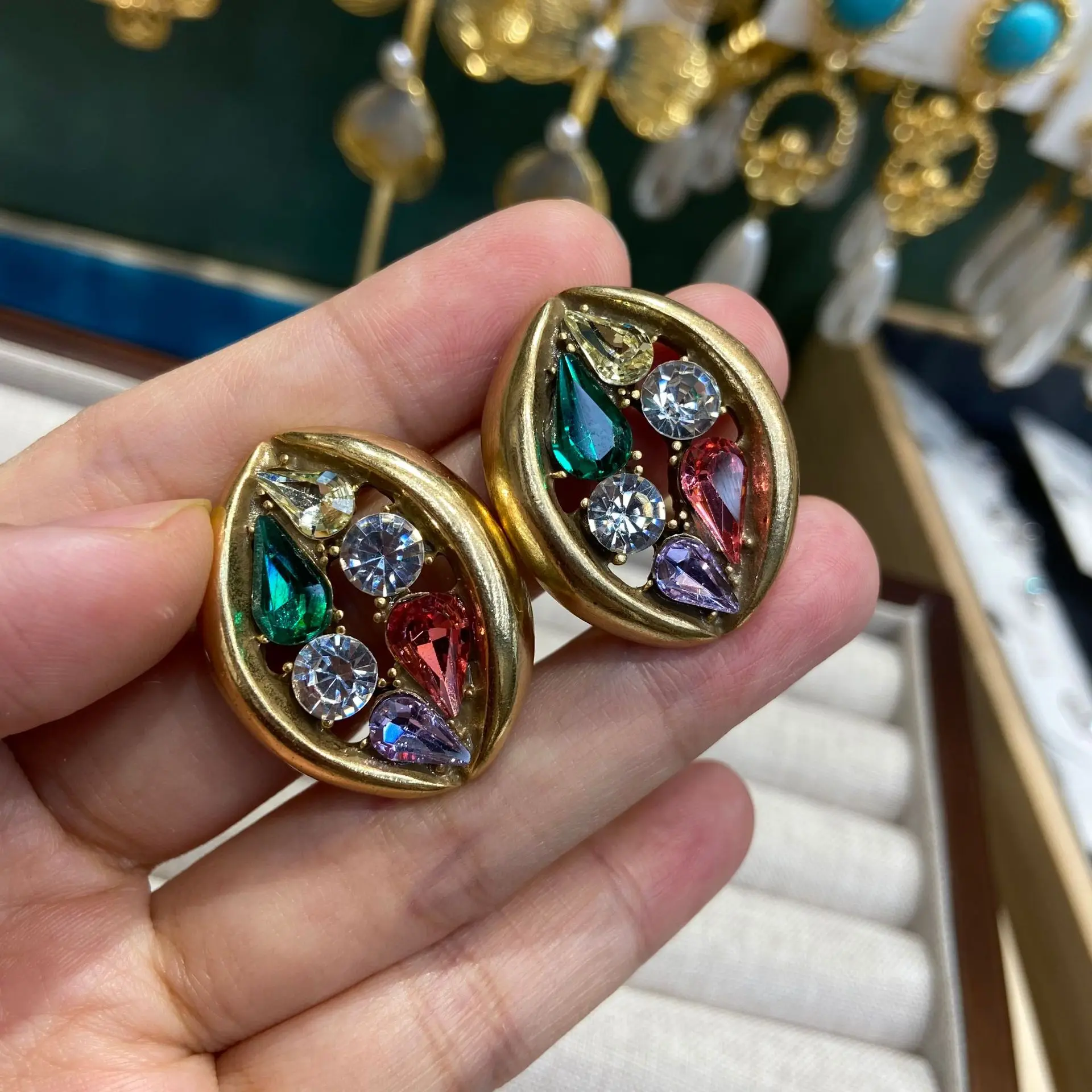 Women's Colorful Stud Earrings Western Antique Copper Plated with 18 Vintage Gold Diamond-shaped Ear Studs Luxury Accessories