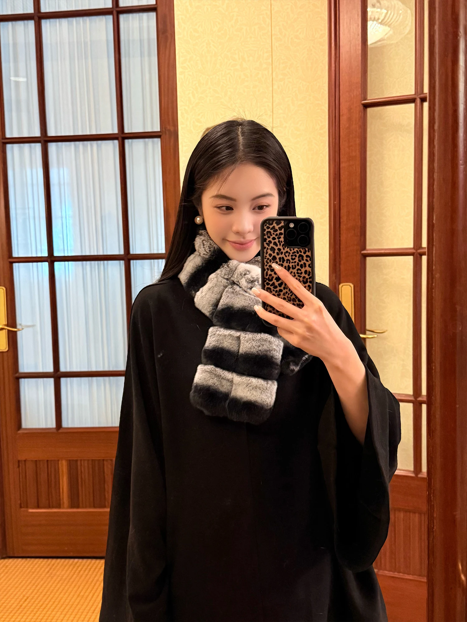 

Aisui Vintage Velvet Feel Loose High Collar Bla Long Pants Casual Sle Women's Knittedwear Winter Collection 2025