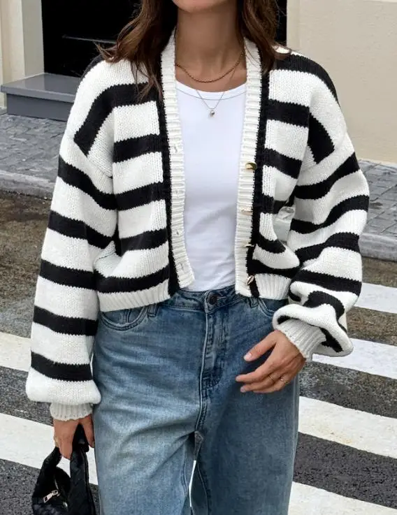 เสื้อสเวตเตอร์ผู้หญิง 2026 ฤดูใบไม้ผลิ ฤดูใบไม้ร่วง แฟชั่นใหม่ ลายทาง คอวี แขนยาว ทรงหลวม สวมใส่ได้หลากหลาย สไตล์ลำลอง