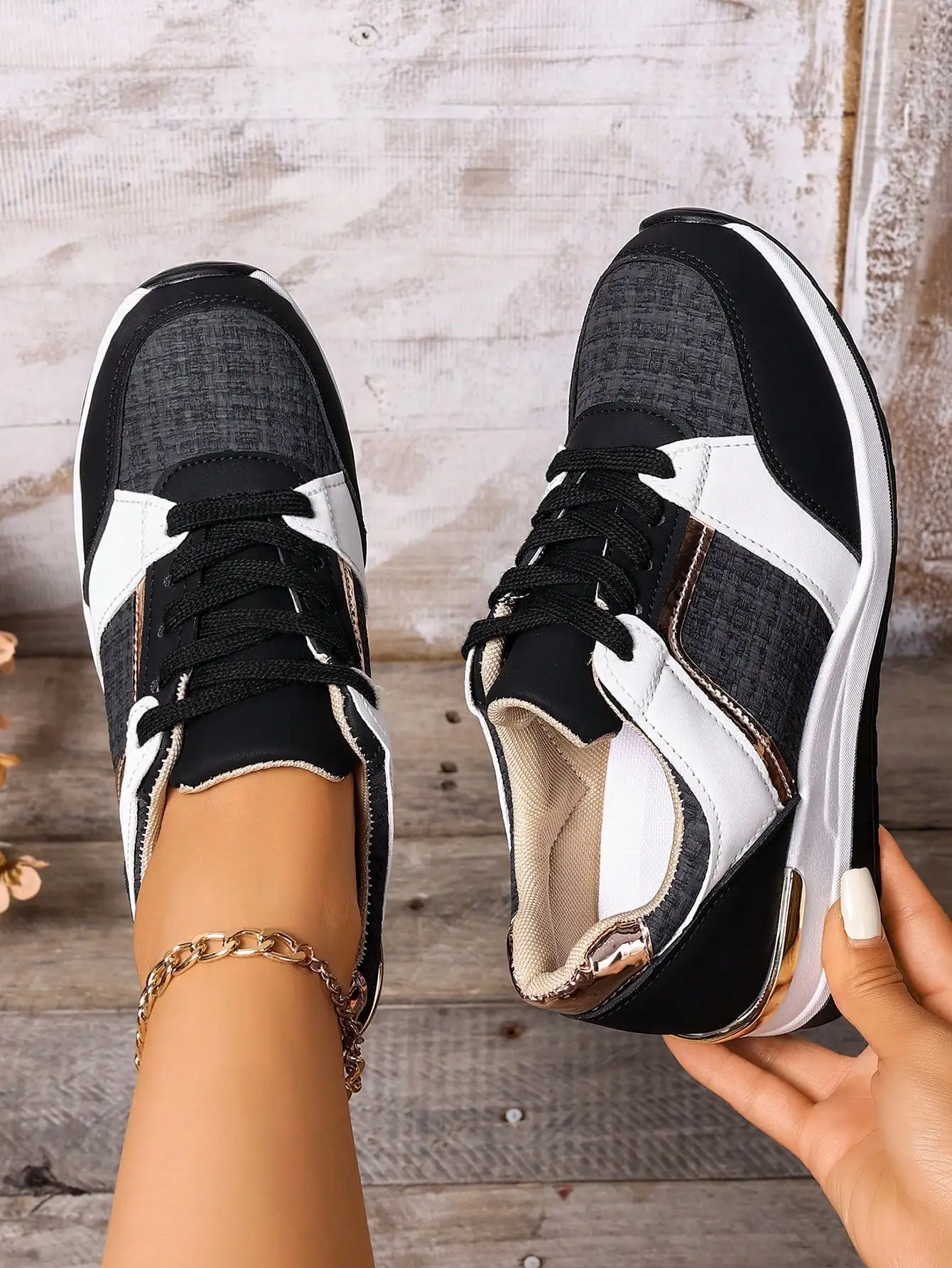 

Metal Eyelets Lace Up Retro Sneakers Lightweight Casual Running Shoes For Men Women