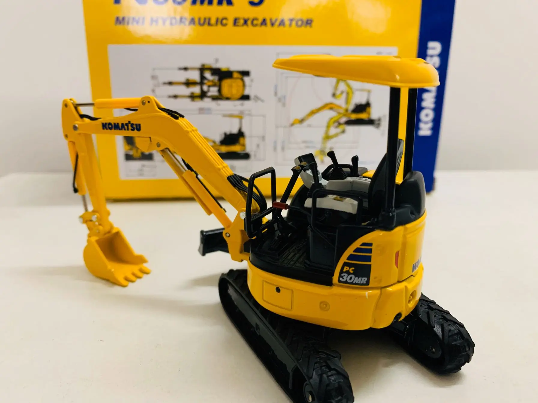 Miniexcavadora hidráulica de PC30Mr-5, escala 1:32, modelo de colección fundido a presión, nuevo en caja